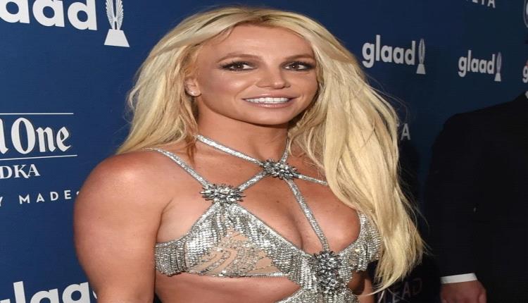 جدل الموضة… لماذا تختار بريتني سبيرز السراويل الجريئة؟