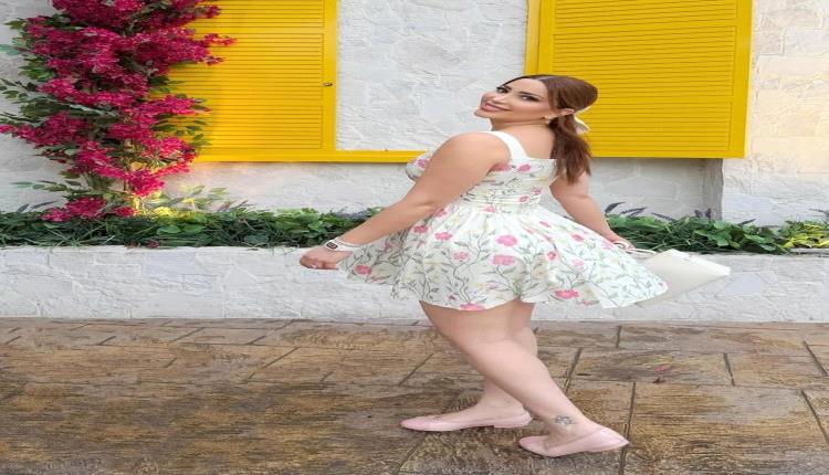 نقوش الزهور الملونة تعود بقوة لتتصدر واجهة الموضة النسائية العالمية