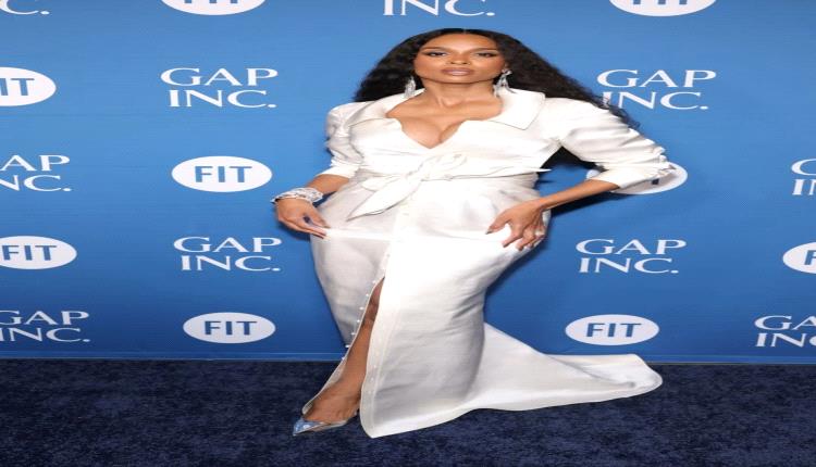 سيارا تشعل مواقع التواصل بإطلالتها في حفل الأزياء والتكنولوجيا السنوي