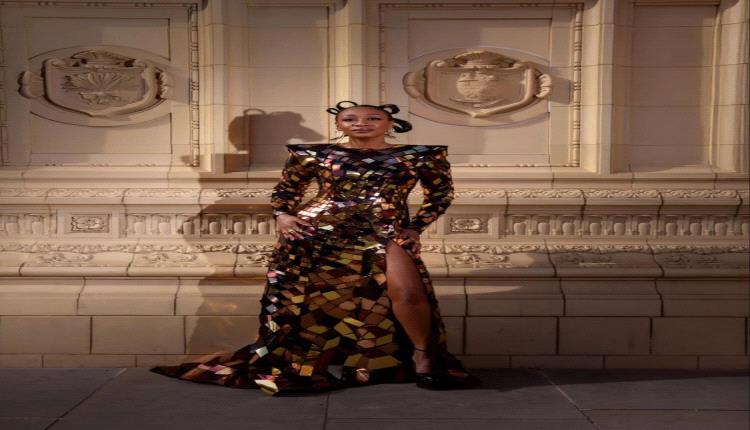 بريق “كش ملك” يسيطر على ظهور بيفرلي نايت في لورنس أوليفييه