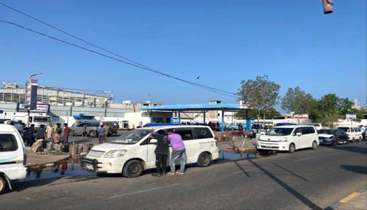 انفراجة لأصحاب السيارات.. عدن تسمح بتعبئة الغاز للمركبات المحوّلة وفق الأنظمة المعتمدة