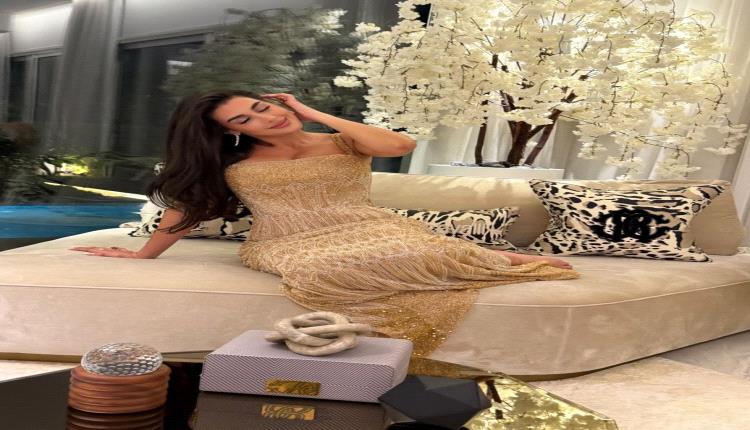 ياسمين صبري تجمع بين الأنوثة والبريق في فستان ذهبي لافت