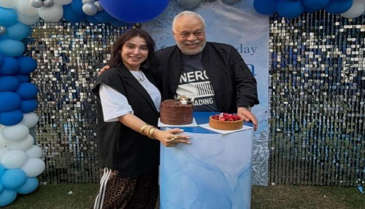 أشرف زكي وعائلته يشاركون روجينا احتفال عيد ميلادها (فيديو وصور)