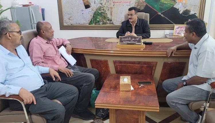 مدير عام المنصورة يناقش الترتيبات لتركيب مضخة بمحطة الصرف الصحي بمنطقة كابوتا