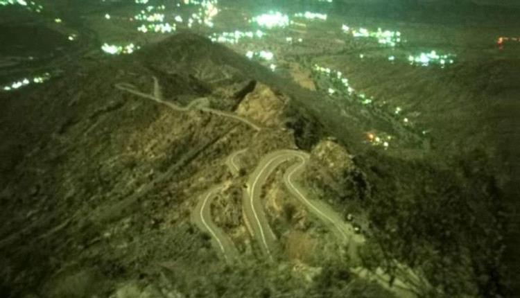 انفجـ.ـار يهز «مكيراس» .. مُسـ.ـيرة تستهدف منصة حـ.ـوثية لإطلاق الصـ.ـواريخ