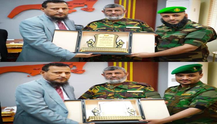 المحافظ شيخ يكرّم القيادة السابقة لوحدة حماية الأراضي ويشيد بدورها في مكافحة البناء العشوائي