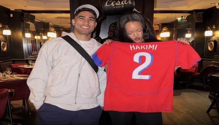 من الملاعب إلى النجومية… أشرف حكيمي يهدي ريهانا قميصه الجديد