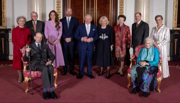 لحظة ملكية نادرة… أفراد الأسرة البريطانية في صورة تكريمية مؤثرة