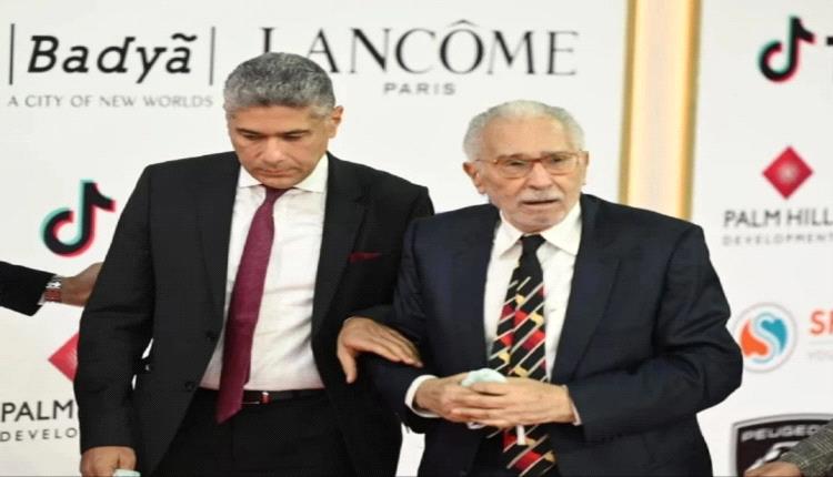 نجل عبد الرحمن أبو زهرة يفتح باب التساؤلات بشأن صحة والده