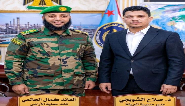 حملة إعلامية في عدن تستهدف الحالمي والشوبجي .. واتهامات بتمويلها من “هوامير الأراضي” للضغط والاستيلاء على أراضي الدولة