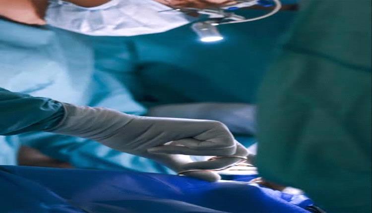 ختان يتحول إلى مأتم.. أدوات ملوثة تنهي حياة رضيع بعمر 10 أيام في تعز!