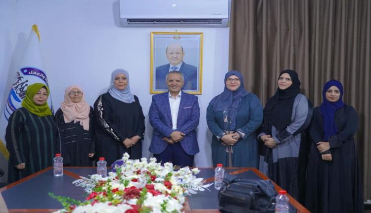 وزير الشؤون الاجتماعية والعمل يناقش مع رئيسة اللجنة الوطنية للمرأة تعزيز الشراكة وتطوير سياسات التمكين