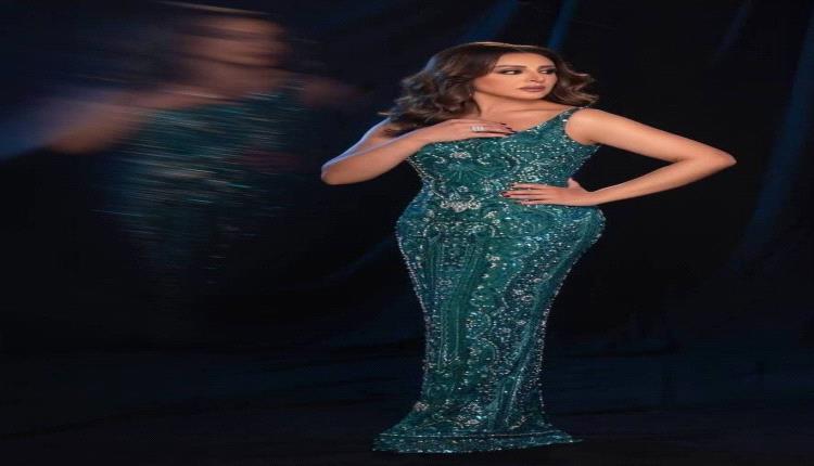 أنغام تثير الإعجاب بإطلالة فاخرة باللون الأخضر الزمردي