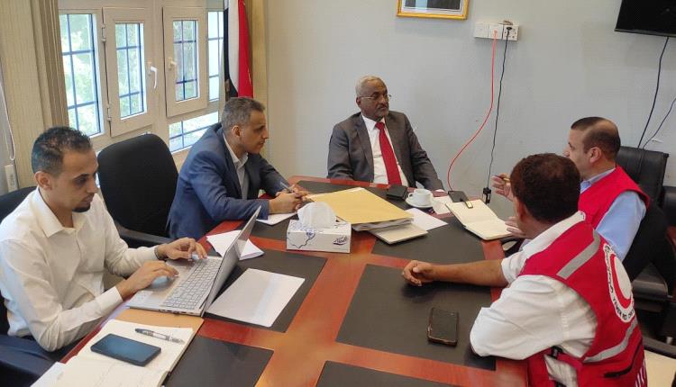 وفد الهلال الأحمر اليمني يناقش مع وزير الإدارة المحلية سُبل تعزيز التنسيق المشترك في المجال الإنساني