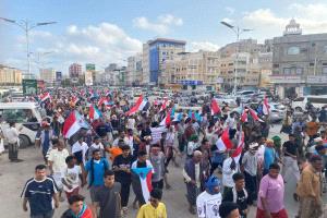 سقوط شهداء وعدد من الجرحى جراء اعتداء قوات الطوارئ على متظاهرين في المكلا 