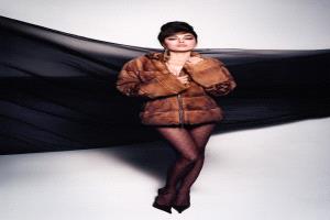 هيفاء وهبي تتصدر الترند بجاكيت فرو فخم في إطلالة شتوية مميزة