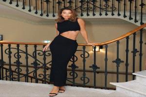 إطلالات متجددة… جينيفر عازار بين الكلاسيكي والجرأة المدروسة