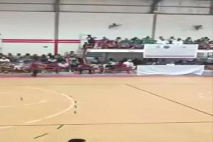 جماهير المكلا توجه صفعه مدوية للمندوب السعودي في حضرموت 