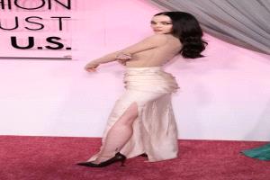 جاذبية وأناقة… دوف كاميرون تعتمد أسلوباً جريئاً في أحدث ظهور