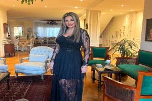 الإعلامية آيات أباظة تتلقى دعماً واسعاً من الوسط الفني بعد مرضها