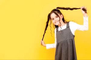 تسريحات مدرسية بسيطة وسريعة تناسب الإطلالة اليومية للبنات