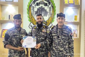 قائد قوات حرس المنشآت وحماية الشخصيات يكرم الجندي عارف أحمد حسان