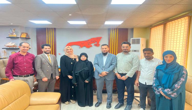 لقاء موسع يجمع محافظ العاصمة عدن بقيادة مؤسسة فريدريش إيبرت الألمانية ومناقشة آفاق التعاون الشبابي