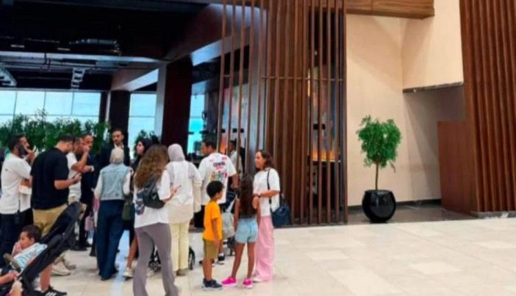 تطورات جديدة بشأن واقعة أداء الصلاة في مول مصري شهير.. الرواية من مدير المطعم