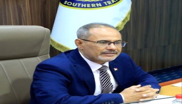 شكري باعلي: السؤال لم يعد هل نختلف مع الانتقالي.. بل من المستفيد من إسقاطه؟