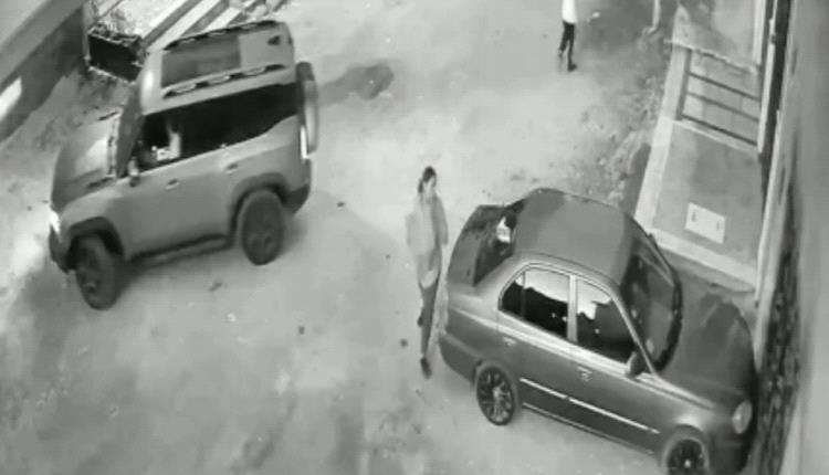 سيدة مصرية تحطم سيارة زوجها بعد أن اكتشفت زواجه بالثانية