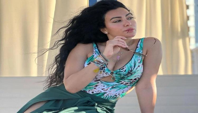 ميرهان حسين تتهم ممثلة شهيرة بتقليد شكلها