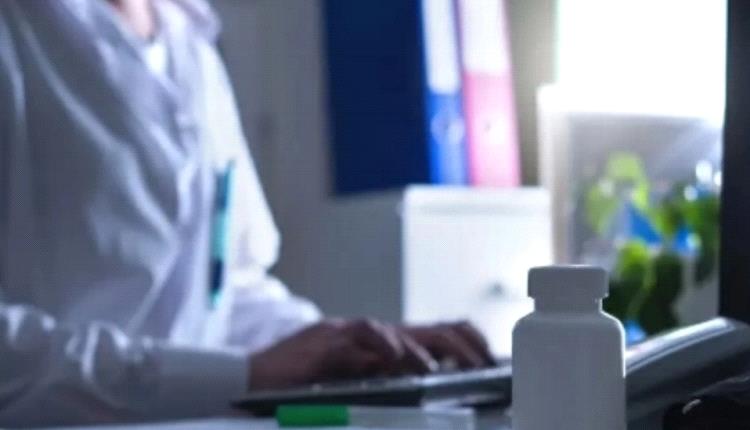 خطأ الصيدلي بقراءة «خط الطبيب» يصيب طفلة مصرية بالشلل