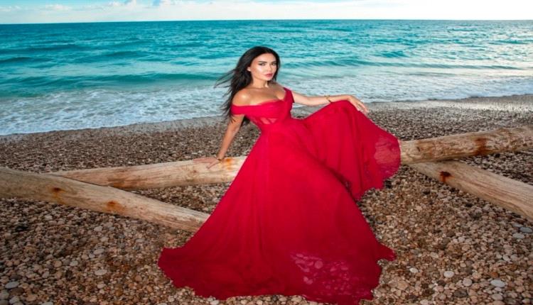 سيرين عبد النور تضج أنوثة بفستان أحمر ملكي جريء