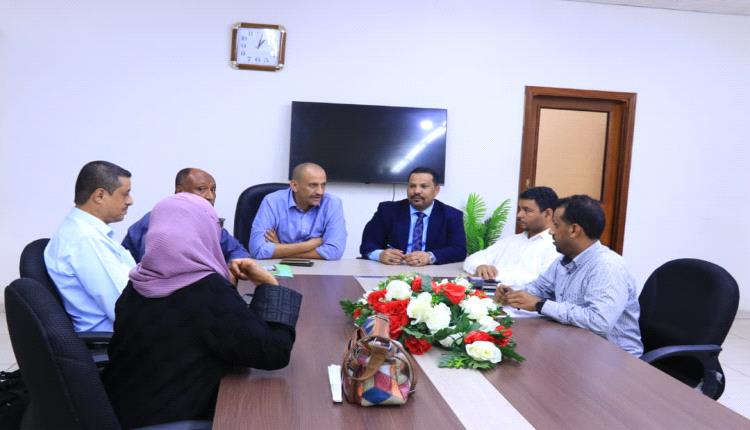 برئاسة السعيدي وباخبيرة.. مناقشة استكمال مشروع الخط الاستراتيجي لشبكة الصرف الصحي في دار سعد- عدن