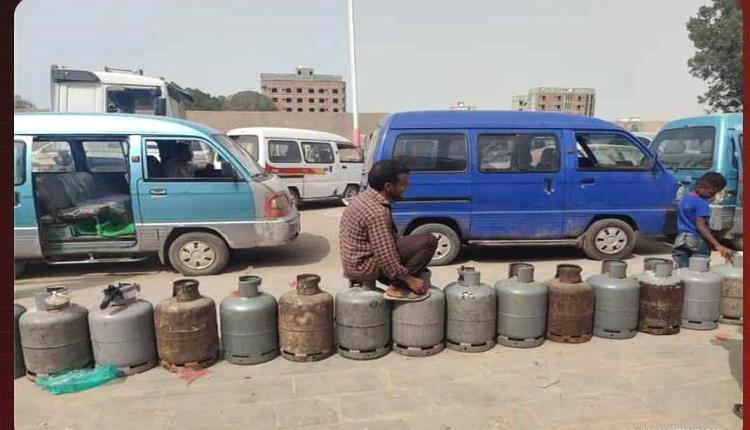 كاتب صحفي يدعو لفتح باب استيراد الغاز والبترول لتخفيف معاناة الناس