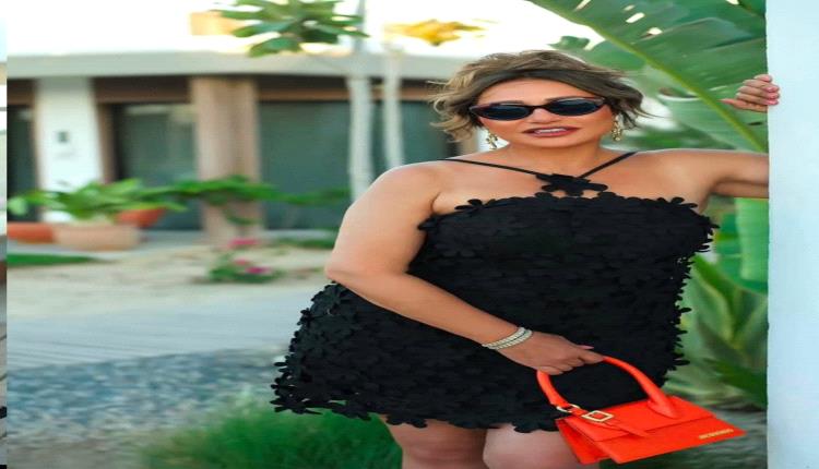 ليلى علوي تتألق بفستان أسود كلاسيكي بقصّة جريئة وتفاصيل ساحرة