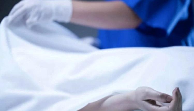 مصري يقتل والدته وينام فوق جثتها عامين بعد أن دفنها في غرفة نومه