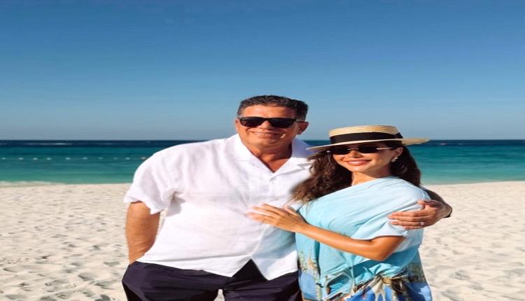 يارا السكري تخطف الأنظار في ظهور نادر واستثنائي مع والدها في الساحل الشمالي