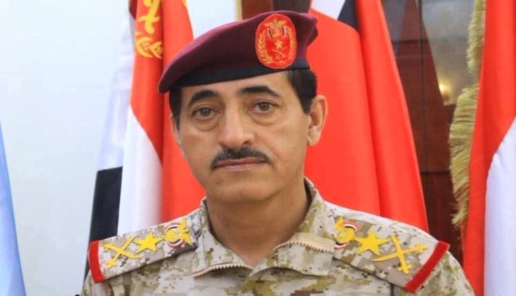من الدائرة المالية إلى الشارع: وزير الدفاع "يرمي" كوادر جنوبية ويستبدلها