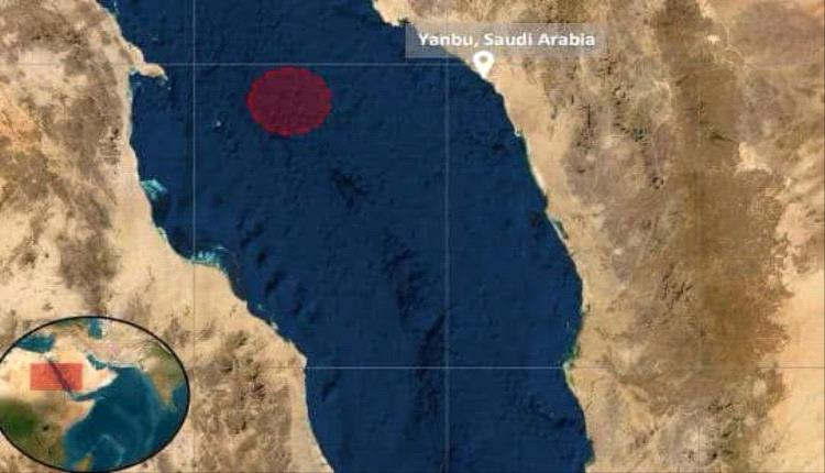 حريق في ناقلة قبالة الميناء النفطي الرئيسي للسعودية