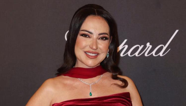أمل عرفة وعبدالمنعم عمايري يحتفلان بتخرج ابنتهما سلمى