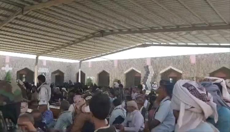مواطنون يفشلون اجتماعًا مدعومًا من السعودية في لودر ويهتفون للزُبيدي
