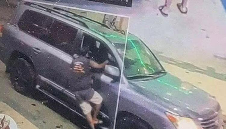 بلقطة أخيرة مؤلمة.. مقتل عامل محطة بنزين بصنعاء بعد رفض سائق دفع 30 ألف