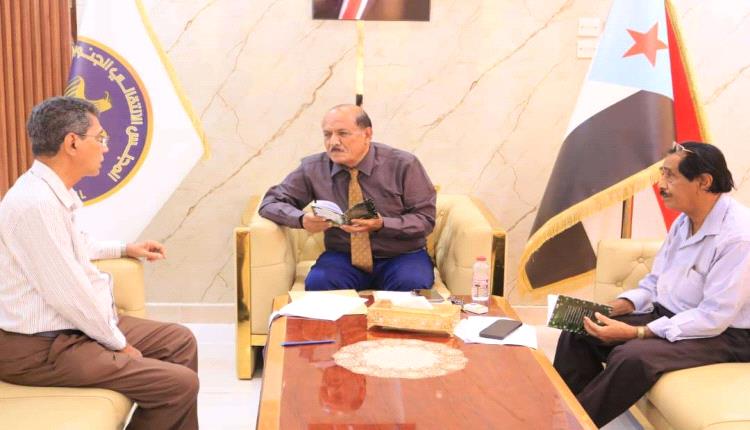 هرهرة يشيد بالمنجز الأدبي للدكتور جنيد ويبارك صدور ديوانه الجديد