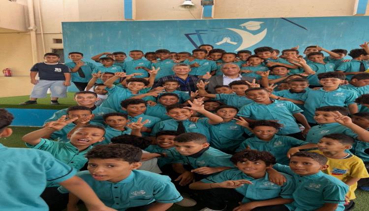 وزير التربية العبادي يدشن العام الدراسي بمدارس مسلم هاندز بعدن ويتفقد أوضاع التلاميذ اليتامى فيها