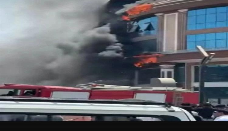 حريق مرعب يلتهم مولاً شهيراً في مصر