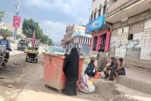 اليمنيون في قبضة الجوع.. سياسات الحـ,ـوثي تعمّق الفقر وتفجر السخط الشعبي