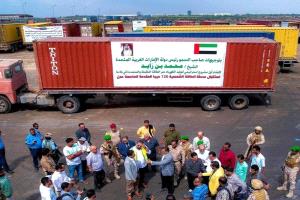 عدن تتنفس نهاراً.. الشمس الإماراتية تخفض الانقطاعات رغم السجال الإعلامي
