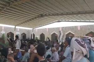 مواطنون يفشلون اجتماعًا مدعومًا من السعودية في لودر ويهتفون للزُبيدي