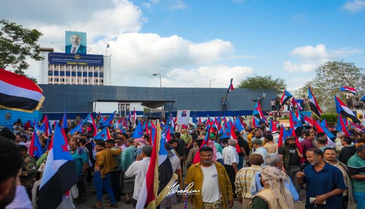 احتجاجات تُجبر قوات الأمن على إعادة فتح مقر الجمعية الوطنية